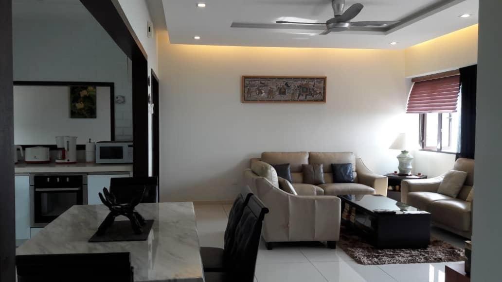 Susie'S Resort Seaview Suites At Sri Sayang Бату-Ферринги Экстерьер фото