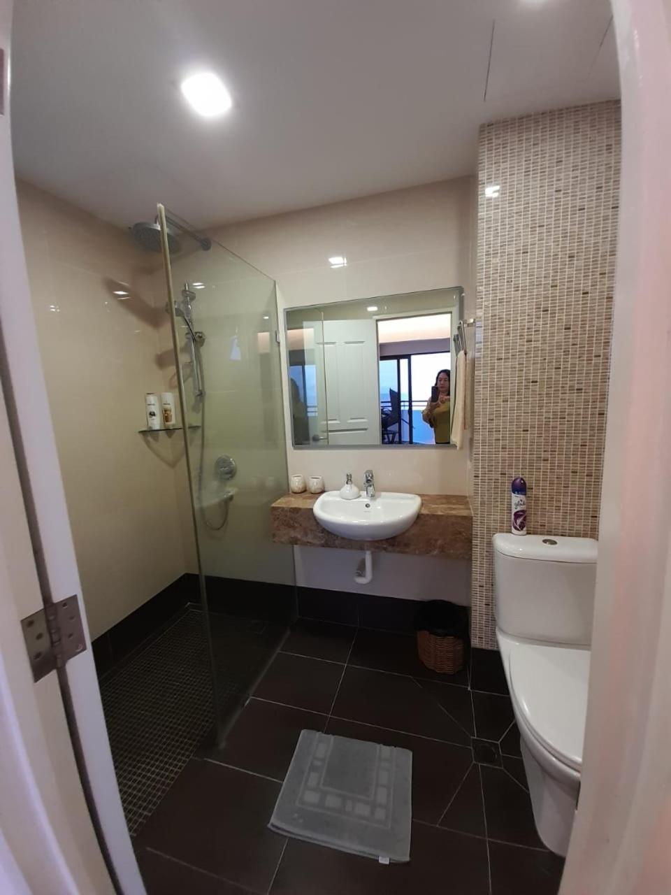 Susie'S Resort Seaview Suites At Sri Sayang Бату-Ферринги Экстерьер фото